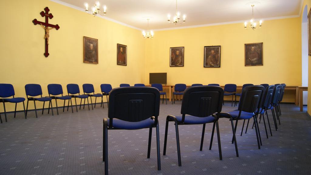 Appartamento Diecezjalny Dom Formacyjny Nysa Esterno foto